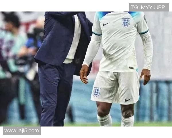 足球巨星后代的成长之路 球场上新星崭露头角